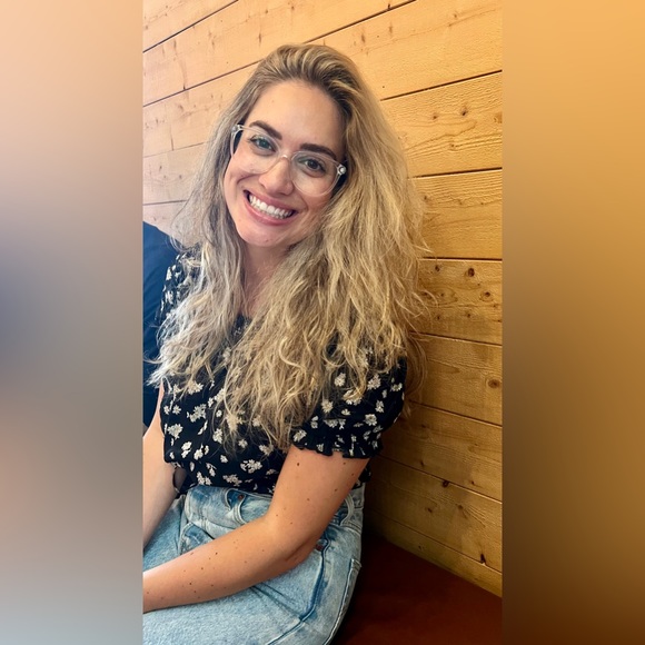 Meet your Posher, Stephanie - Picture 1 of 1